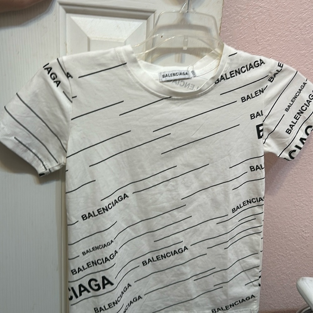 Balenciaga kids tee shirt for a 6 to 8 yr old unisex